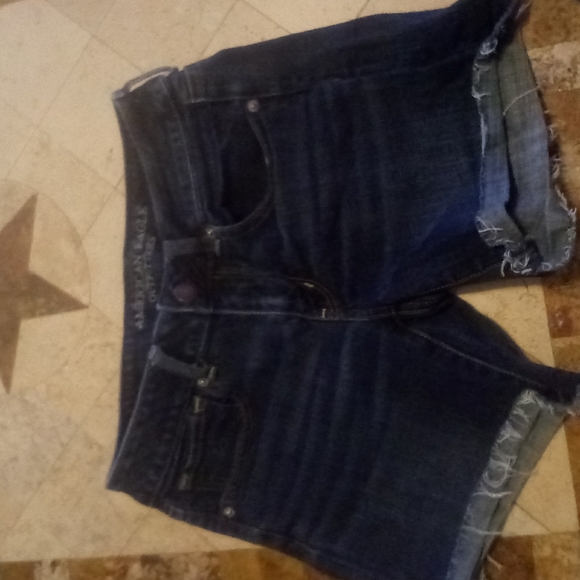 American Eagle Woman's Shorts size 6 - Picture 3 of 4